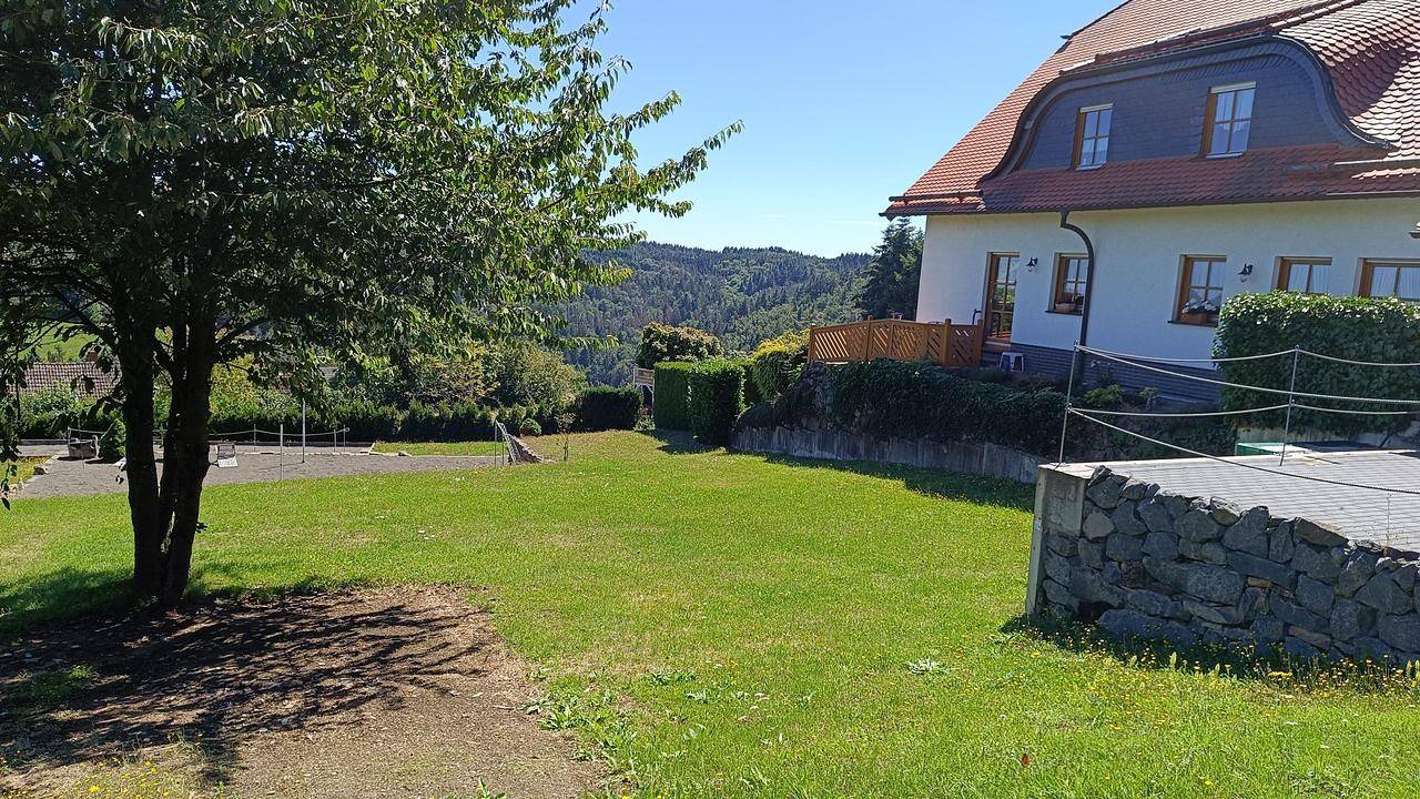 Geheel vakantieappartement, Vakantieappartement voor 2 personen met tuin in Osteifel