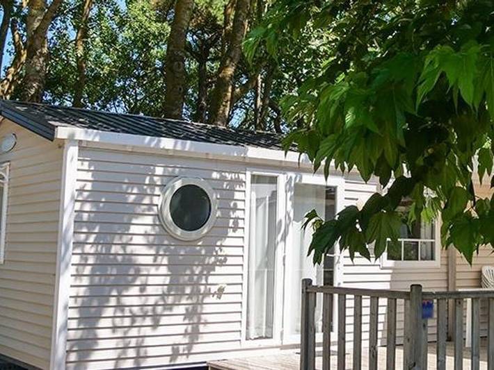 Flower Camping Les Paludiers - Mobilhome 6 personnes - Mobil-home Standard 31m² (3 chambres) + Tv + terrasse semi-couverte 18m² in Batz-sur-Mer, Côte d'Amour