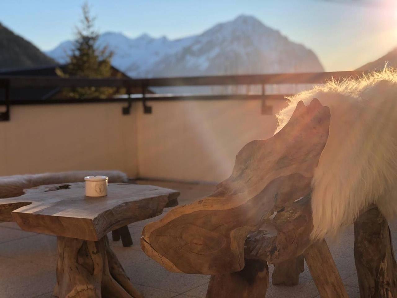 Apartamento entero, Apartamento 'Appartement Cocooning-sauna-jacuzzi' con vistas a la montaña, terraza privada y Wi-Fi in Vaujany, Parque Nacional de los Ecrins