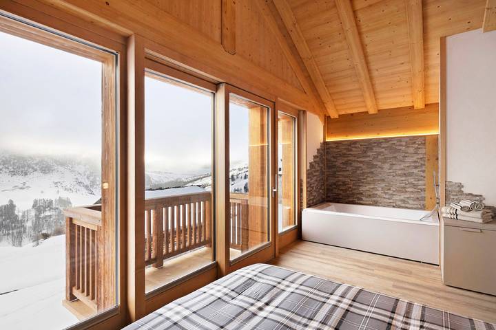 Chalet für 6 Personen, mit Balkon und Whirlpool sowie Garten