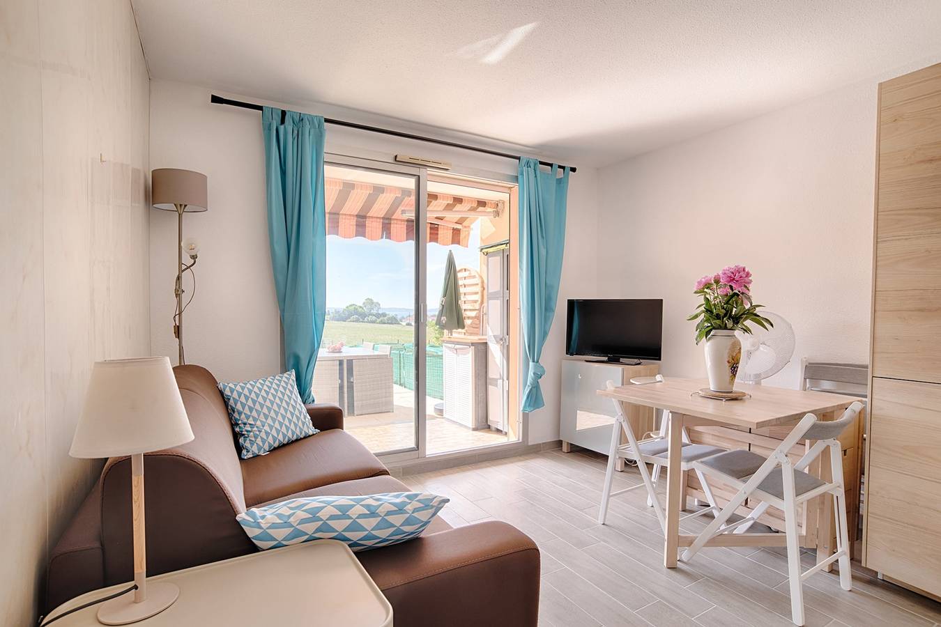 Apartamento entero, Beautiful Studio With Terrace   Near The Sea! in Carqueiranne, Costa mediterránea (Francia)
