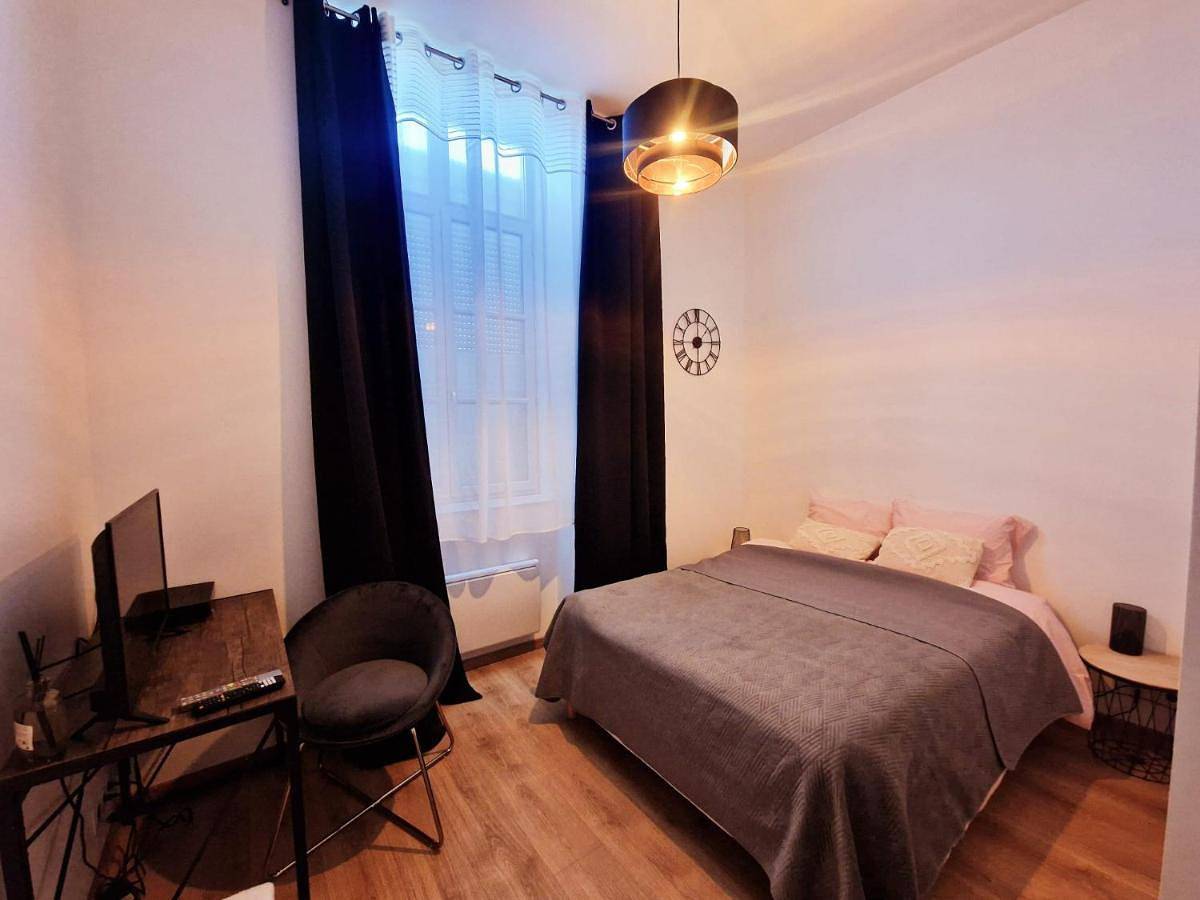 Appartement entier, One-Bedroom Apartment in Villefranche-sur-Saône, Beaujolais