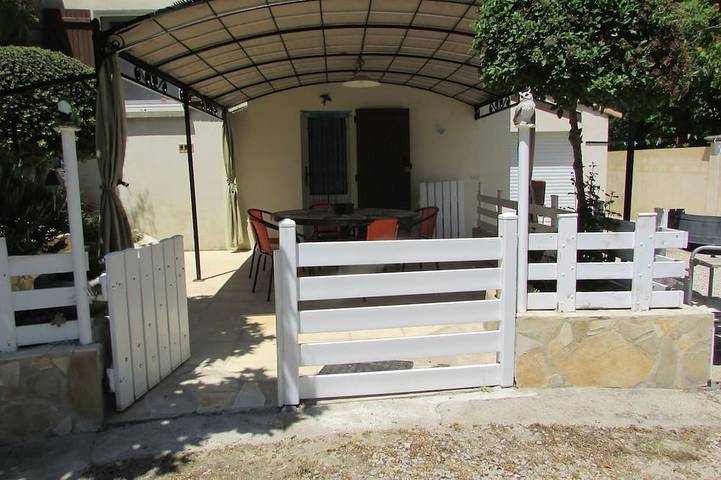 Appartement de vacances pour 4 personnes, avec piscine et jardin