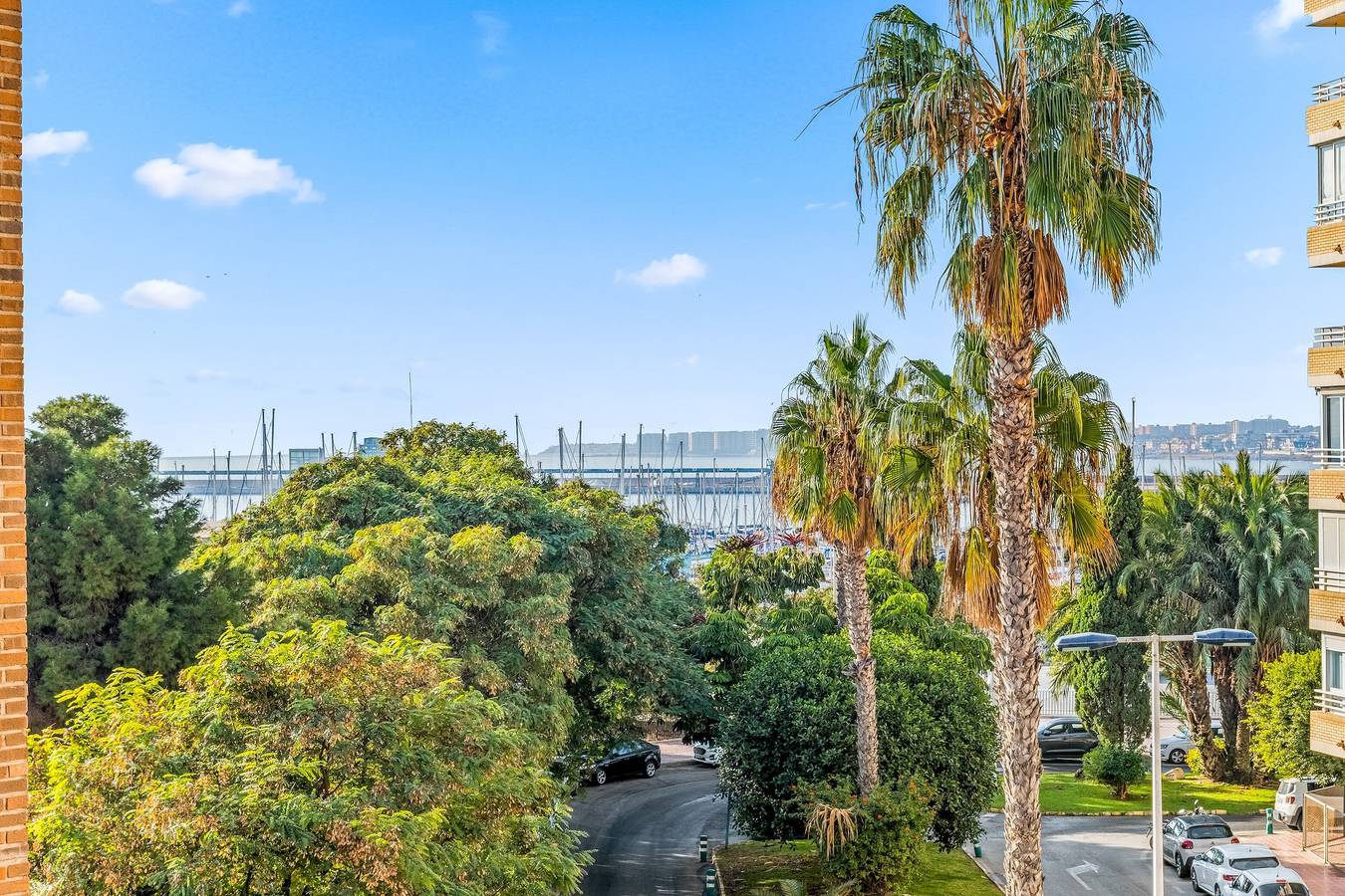 Apartamento En Un Hotel 'Unique Hotel Apartment 3-3' Con Vistas Al Mar, Wi-Fi Y Aire Acondicionado in Torrevieja Centro, Torrevieja