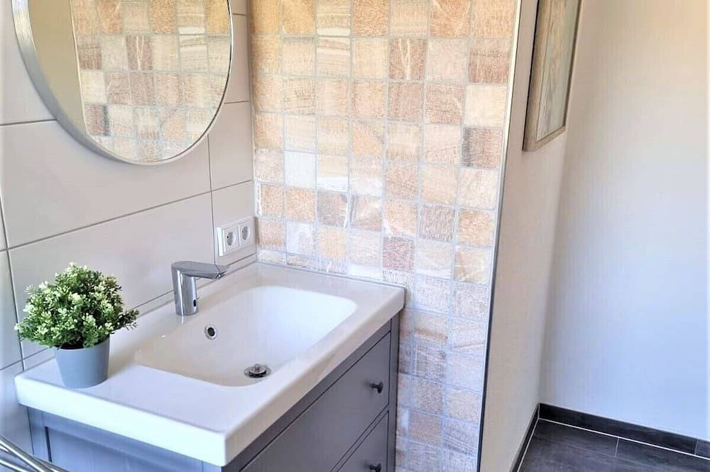 Ganze Wohnung, Familienoase: 48m², Terrasse, Haustiere willkommen in Oettingen i.Bay., Bayerisch Schwaben