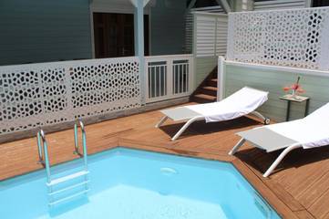 Gîte pour 2 personnes, avec terrasse ainsi que piscine et vue à Pointe-Noire