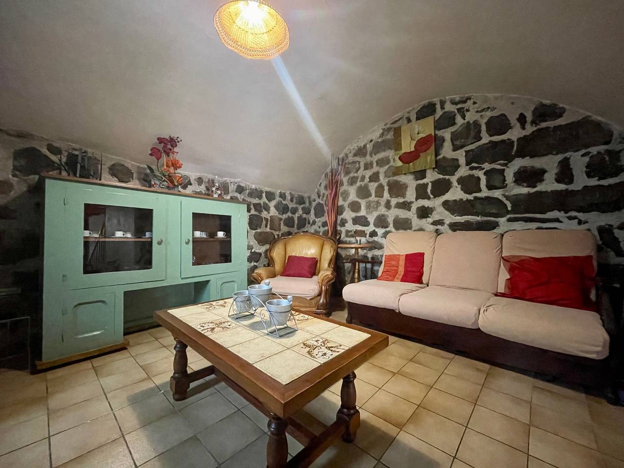 Gîte confortable en hameau calme près du Puy en Velay – 2 chambres, équipement bébé, terrain fermé in Lantriac, Mézenc