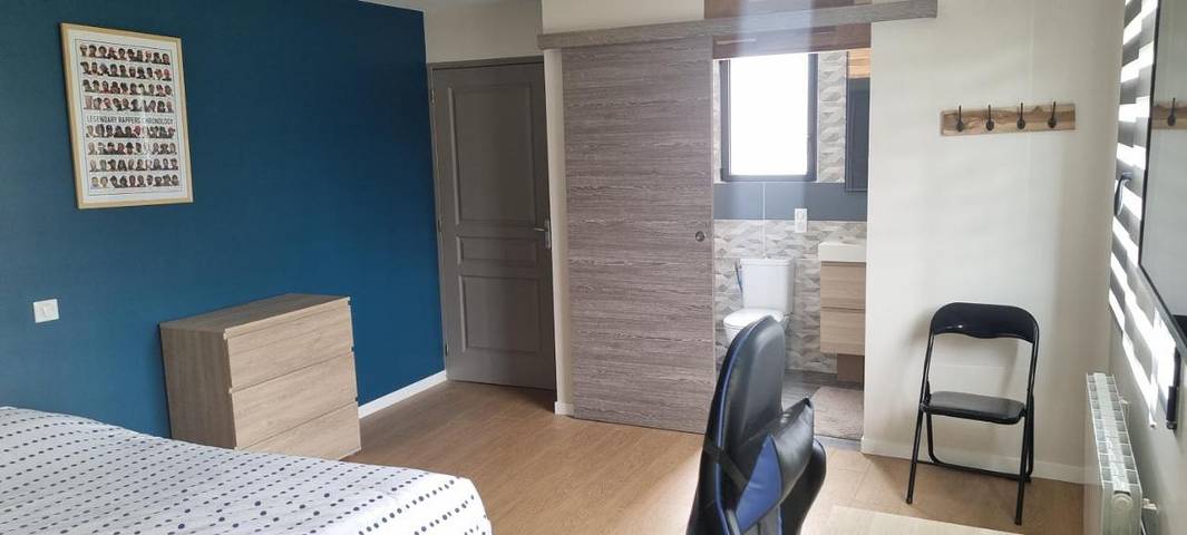 Gîte pour 2 personnes, avec jardin et vue ainsi que piscine et terrasse à Changé - 4