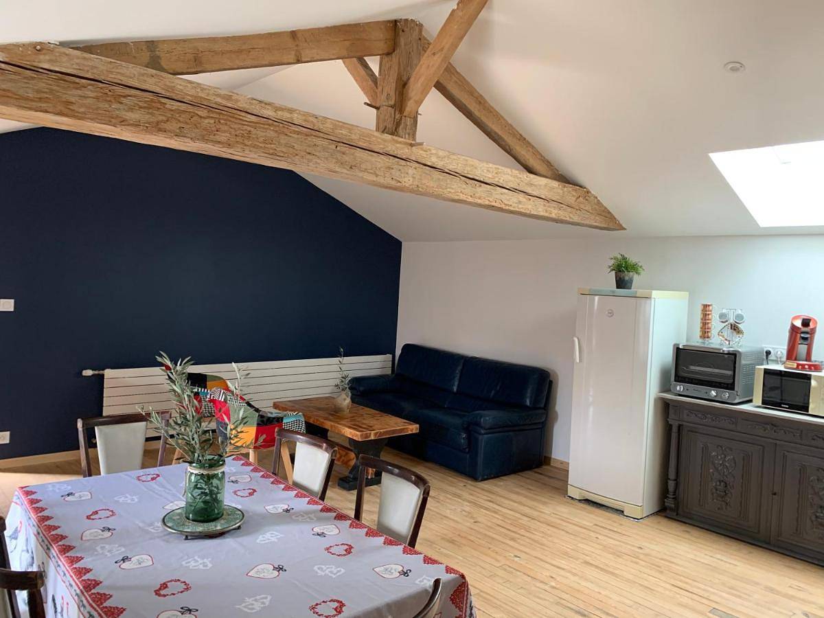 Appartement entier, Two-Bedroom Apartment in Oiron, Deux-Sèvres
