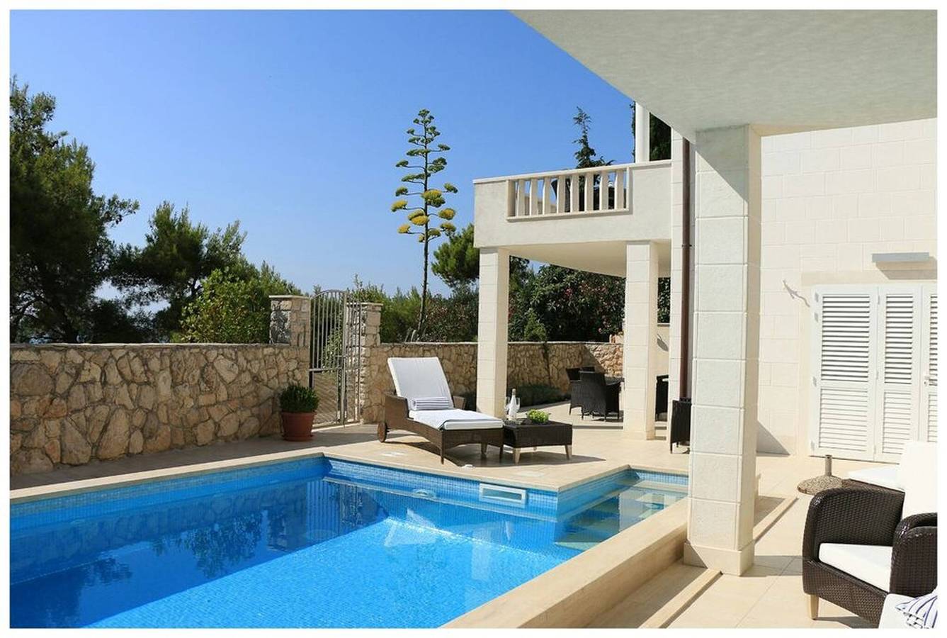 Luxury Beachfront Villa Primosten Oasis with Pool in Primošten, Żupania szybenicko-knińska