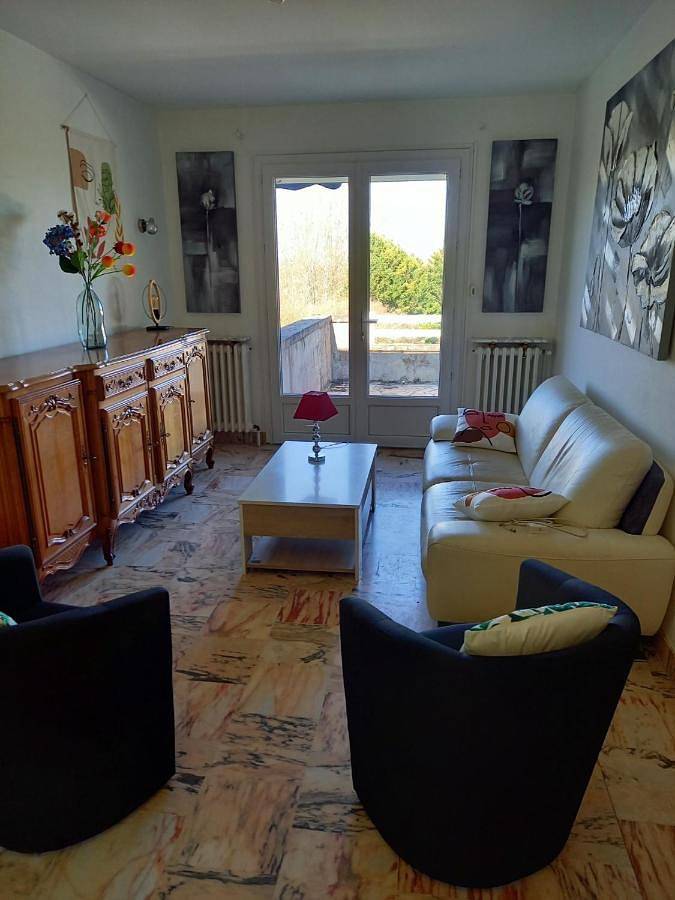 Location de vacances pour 8 personnes, avec Terrasse et Jardin à Ainay-le-Château - 3
