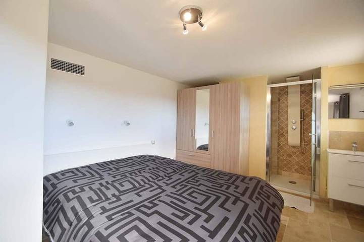 Location de vacances pour 6 personnes, avec balcon et jardin à Claviers - 2