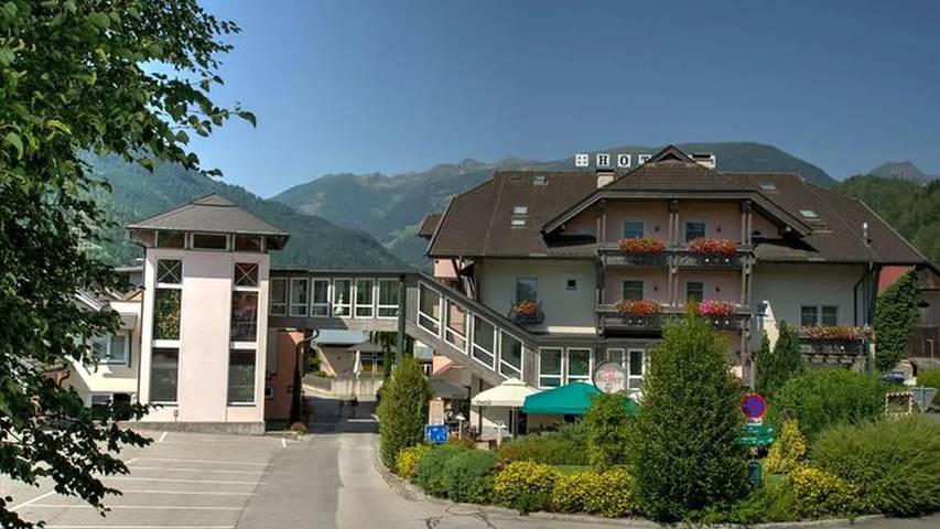 Ferienwohnung für 2 Personen, mit Balkon und Pool sowie Garten und Sauna