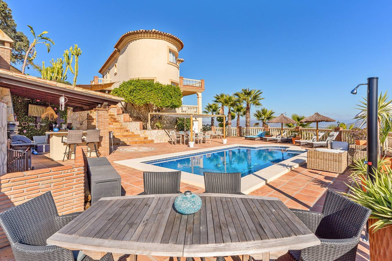 Habitación 'Brise Mimosa' con vistas a la montaña, Wi-Fi y aire acondicionado in Alhaurín el Grande, Provincia de Málaga