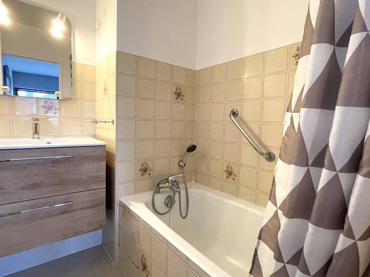 Entire studio, Quiet studio with parking and pets allowed in Aix-les-Bains in Aix-les-Bains, Chambéry region