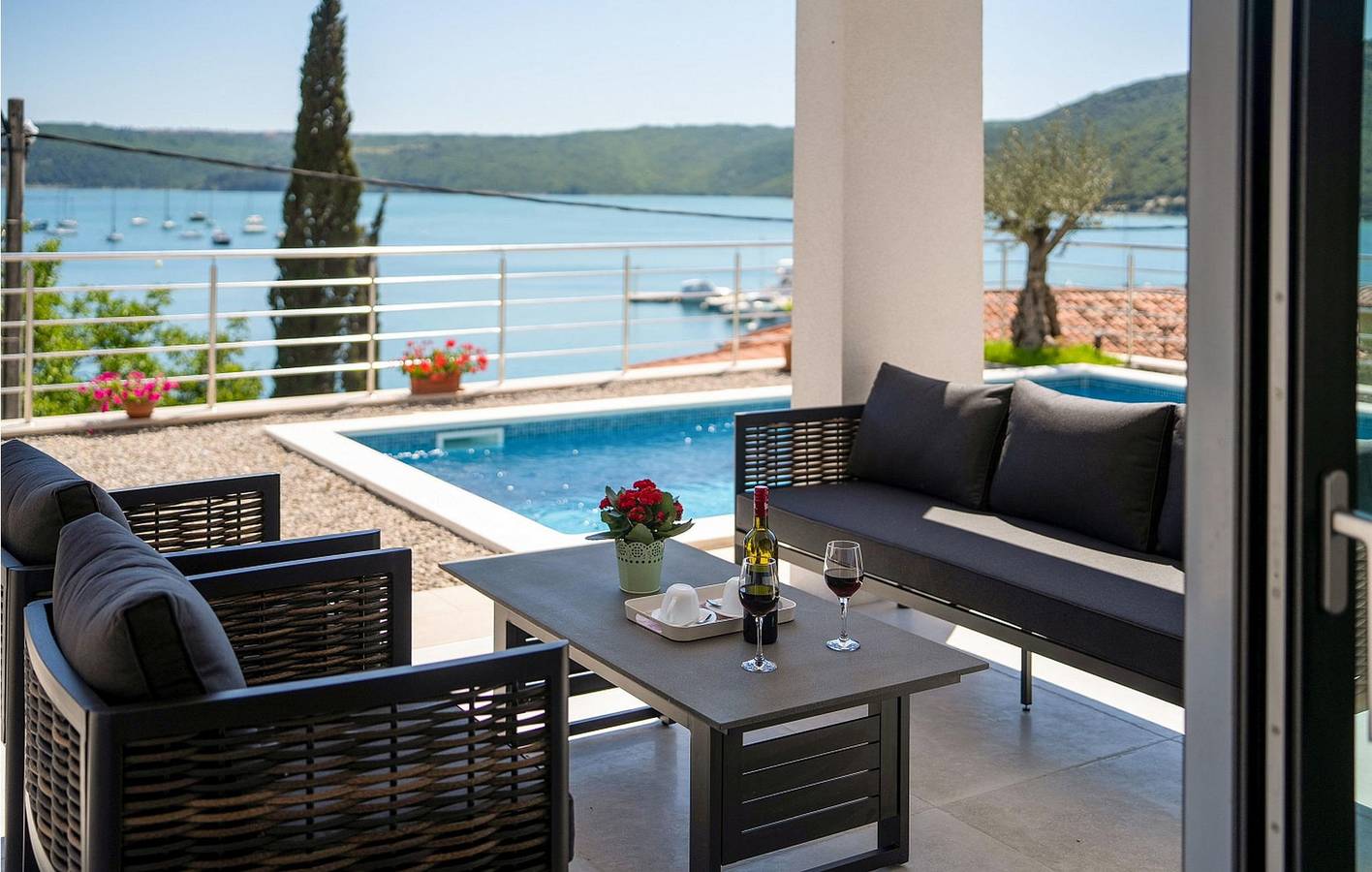 Appartement en bord de mer avec terrasse, Wi-Fi et parking - À deux pas du bord de mer et du centre-ville in Trget, Côte Est de l'Istrie