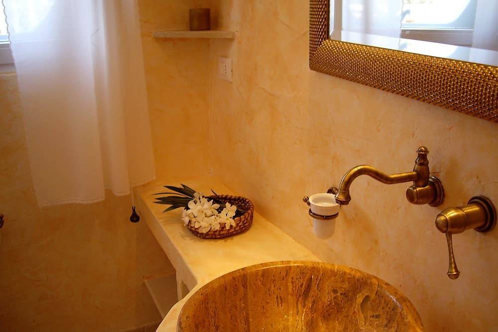 Entire apartment, 1 Bedroom Apartment in Villanova in Marina di Ostuni, Salento