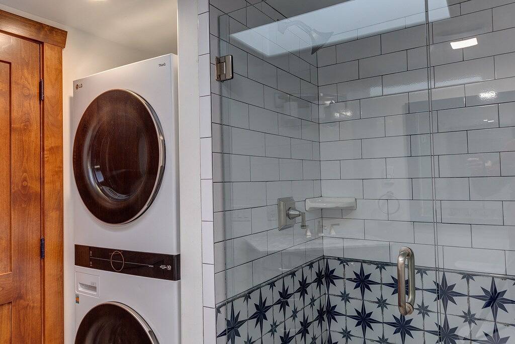 Sun-Drenched Luxury Home 5 Min. Walk to Plaza - Private Backyard - Fireplace in Santa Fe, Santa Fe County