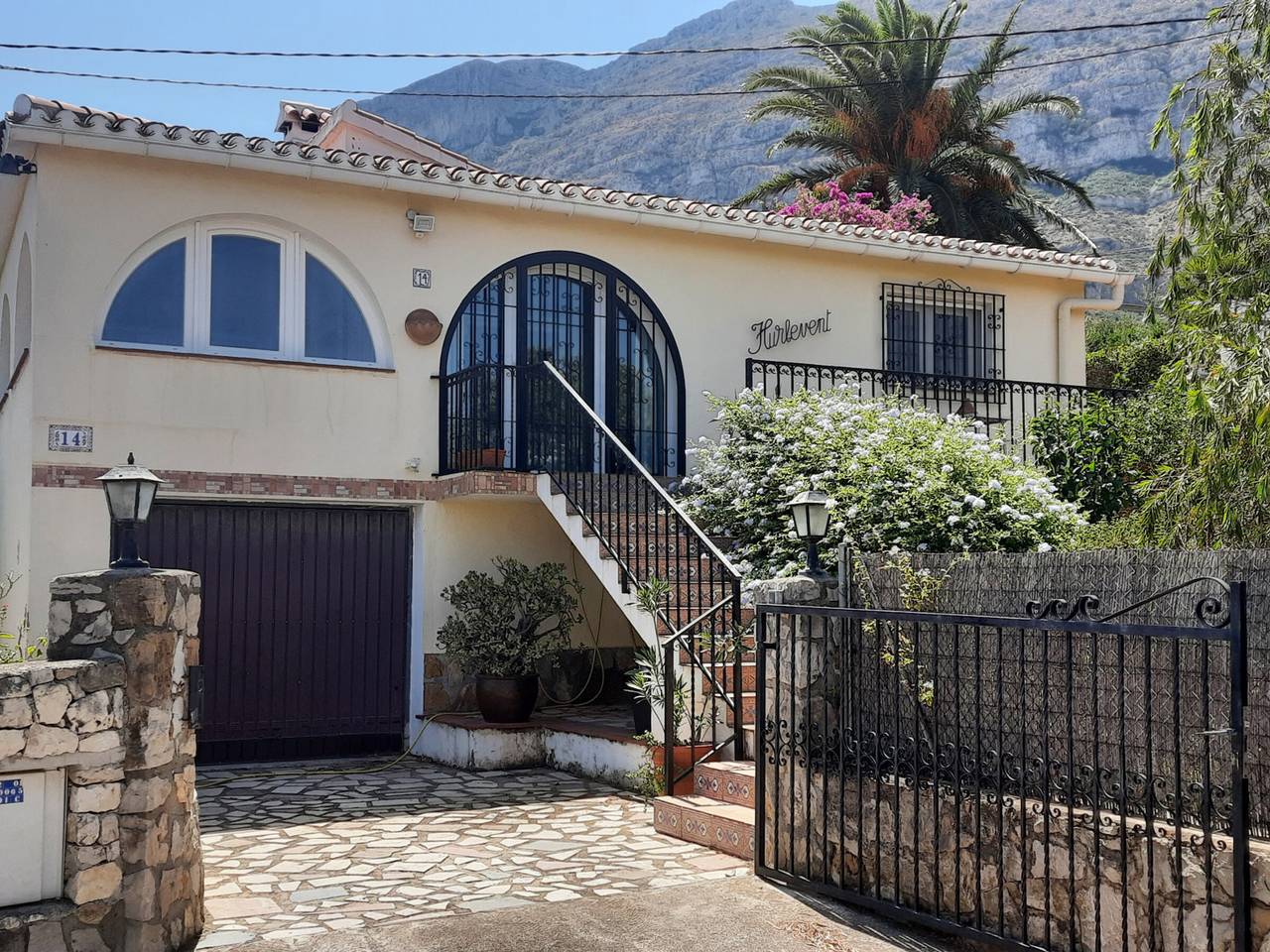 Chalet familiar en Denia con piscina privada in Montgó, Dénia