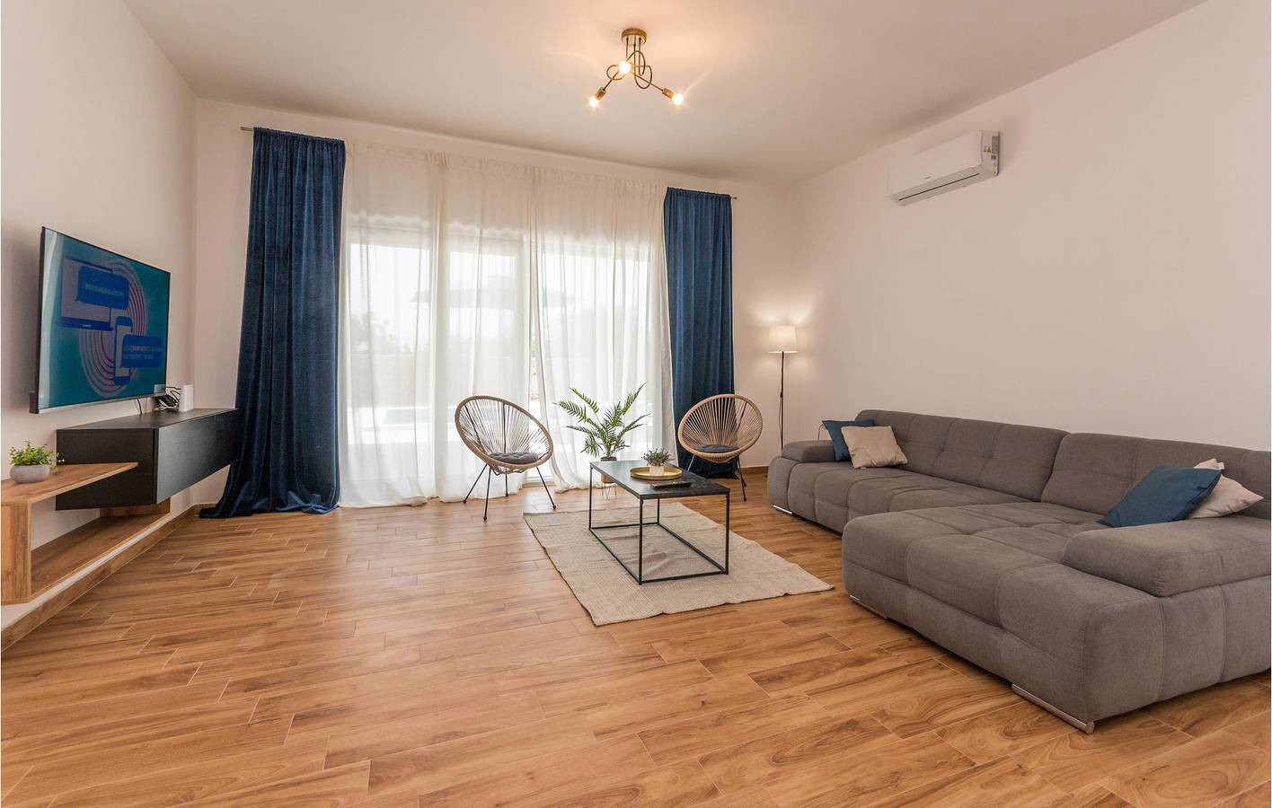Charmantes, ca. 18 m² großes Apartment mit Pool, Küche und kostenlosem WLAN in Grad Benkovac, Zadar