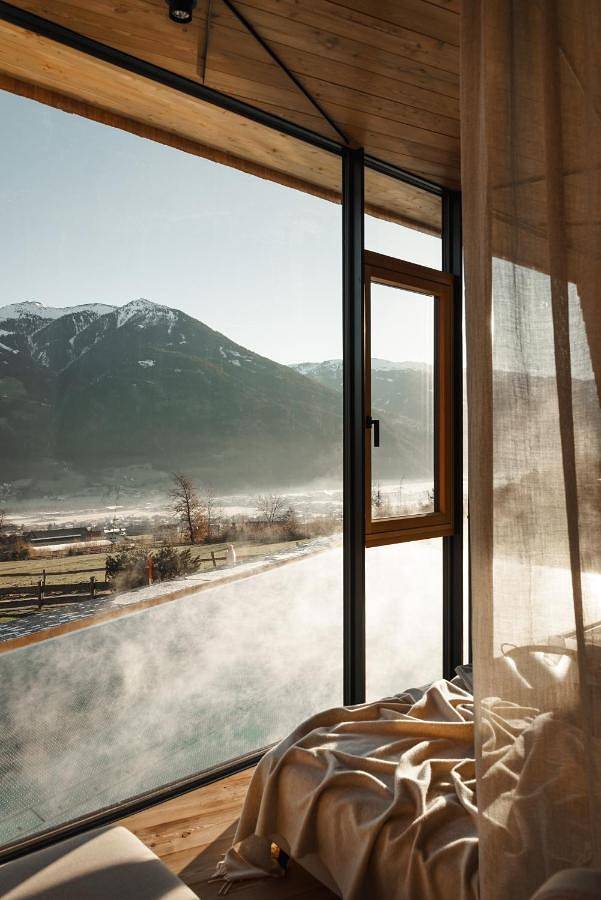 Apartmenthotel für 8 Personen, mit Garten und Pool sowie Ausblick und Sauna in Tirol - 4