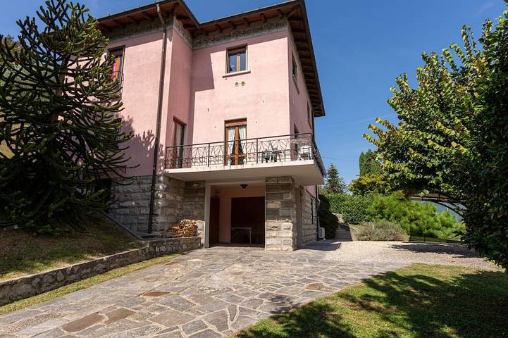 Ferienhaus für 7 Personen, mit Balkon und Garten, mit Haustier