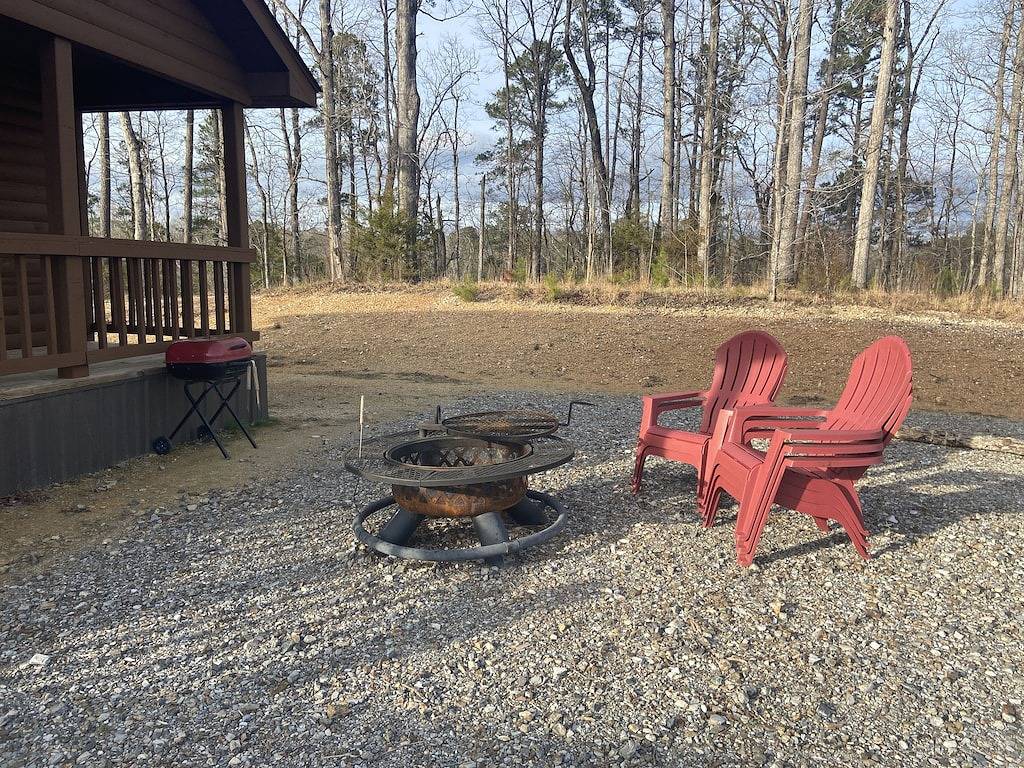 Cub Cabin has Star Gazing for Outdoor Lovers. No Pets Allowed in Lake Ouachita