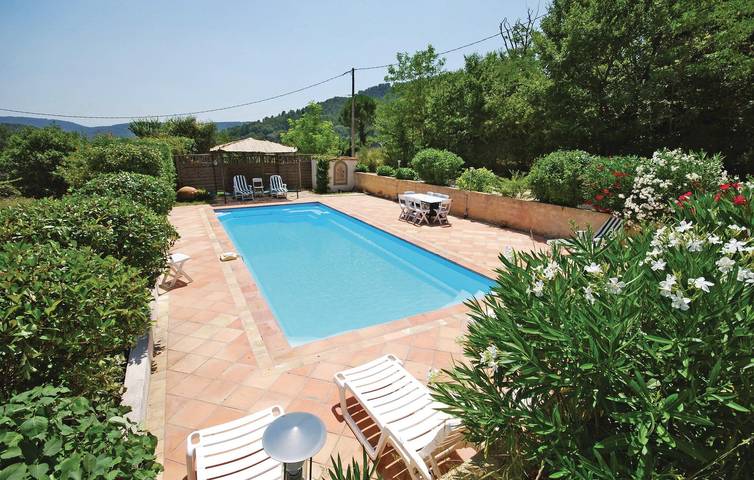 Poolside Apartment with Parking & Internet in Salernes, Draguignan region