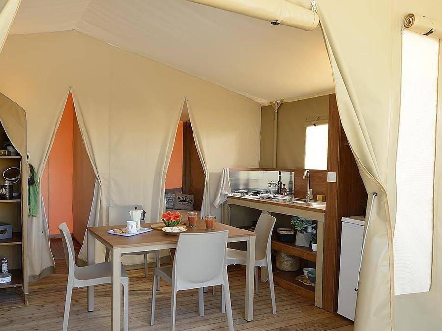 Flower Camping  Les Granges - Canvas and wooden tent 5 persons - Wood Lodge Confort 25 m2 (2 bedrooms) + covered terrace in Luynes, Tours region