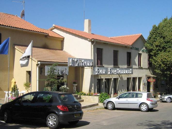 Hôtel pour 2 personnes, avec terrasse et vue ainsi que piscine et jardin