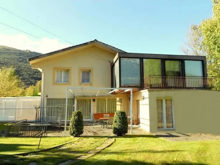 Casa de vacaciones para 12 personas, con piscina además de jardín y balcón - 1