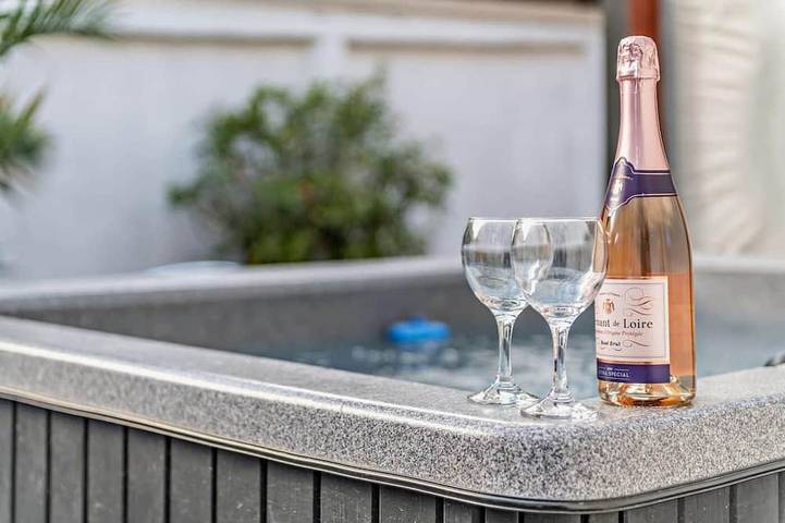 Cottage for 8 people, with hot tub and garden in Teignmouth