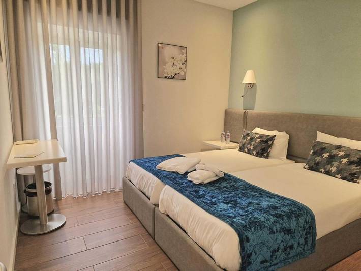 Location de vacances pour 2 personnes, avec terrasse et vue ainsi que piscine et jardin dans Paços de Ferreira - 4