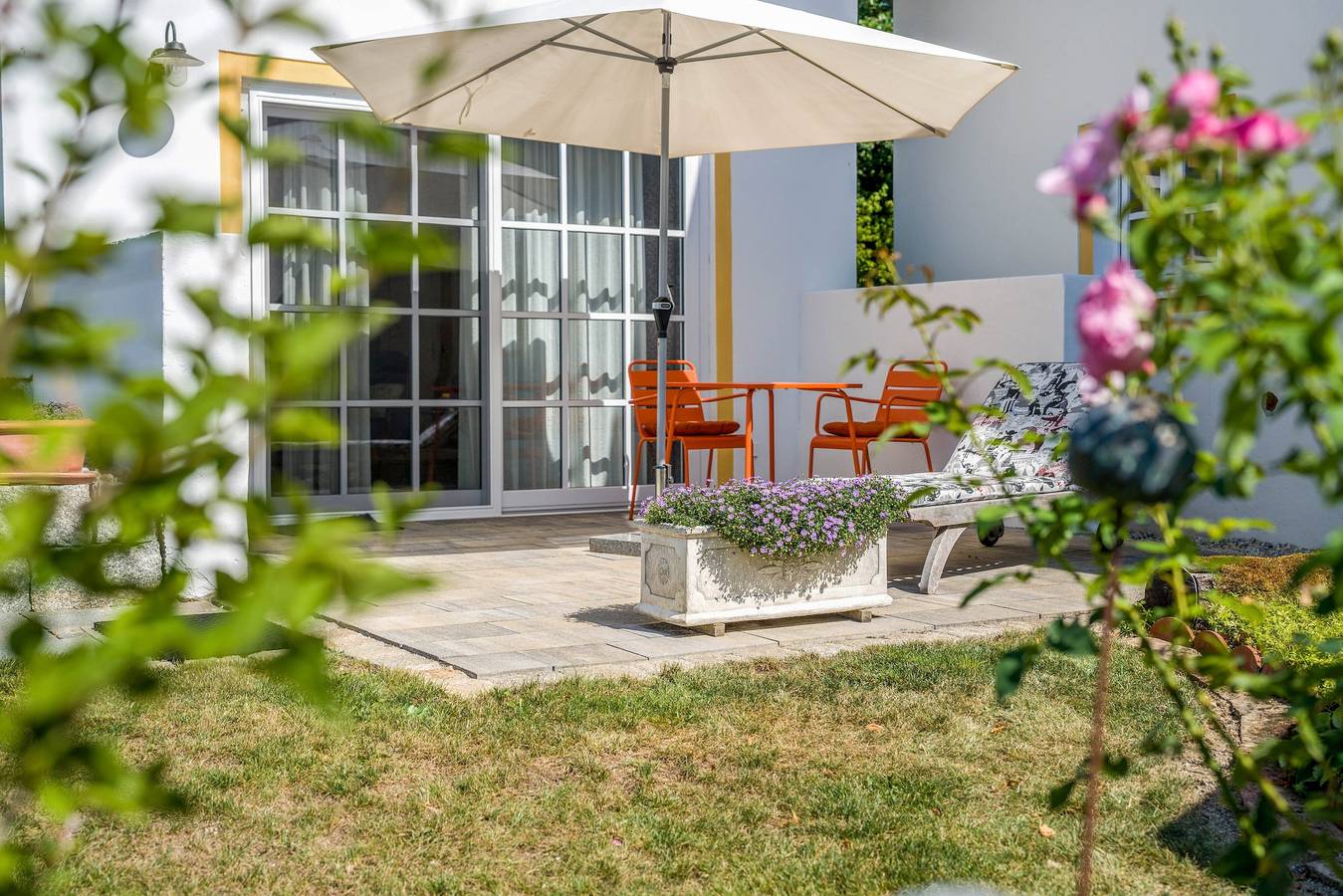 Ferienhaus „Häuschen Blaues Pferd“ mit privater Terrasse, Garten und Wlan in Wallerfing, Ostbayern