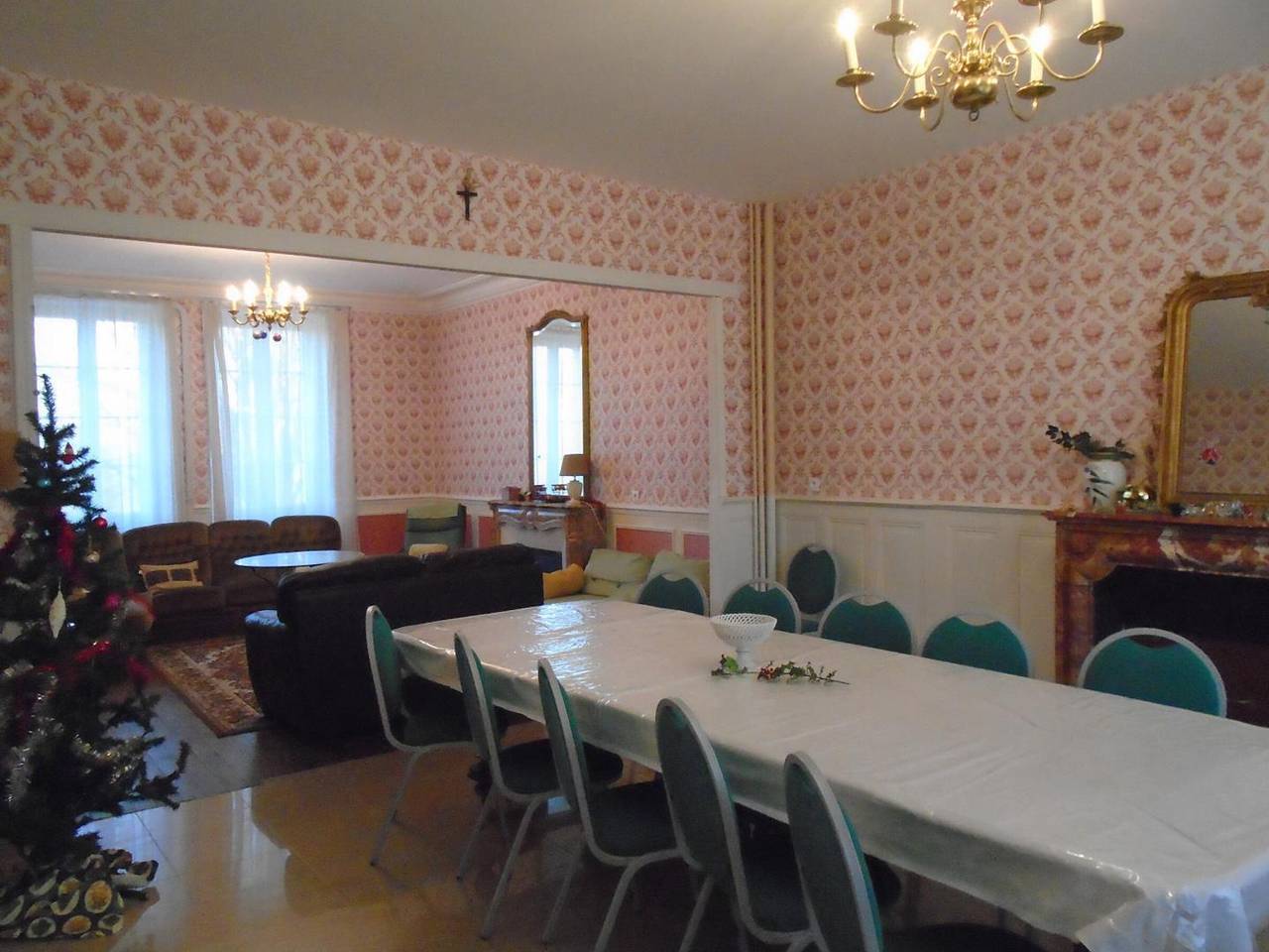 Charming 19th Century Manor, Pool, Spacious Garden, Ideal for Families, Gipcy in Gipcy, Allier