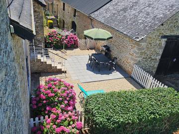 Gîte pour 4 personnes, avec terrasse, adapté aux familles à Chavagnac