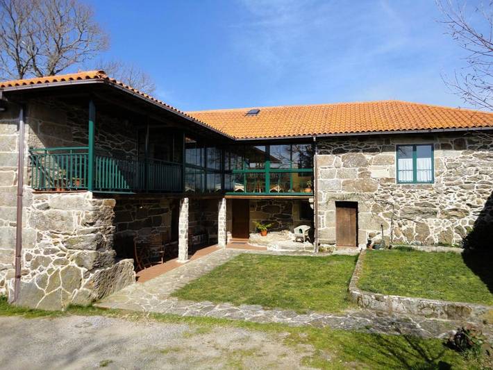 Casa de huéspuedes para 3 personas, con jacuzzi además de terraza y jardín, Se admiten mascotas en Galicia