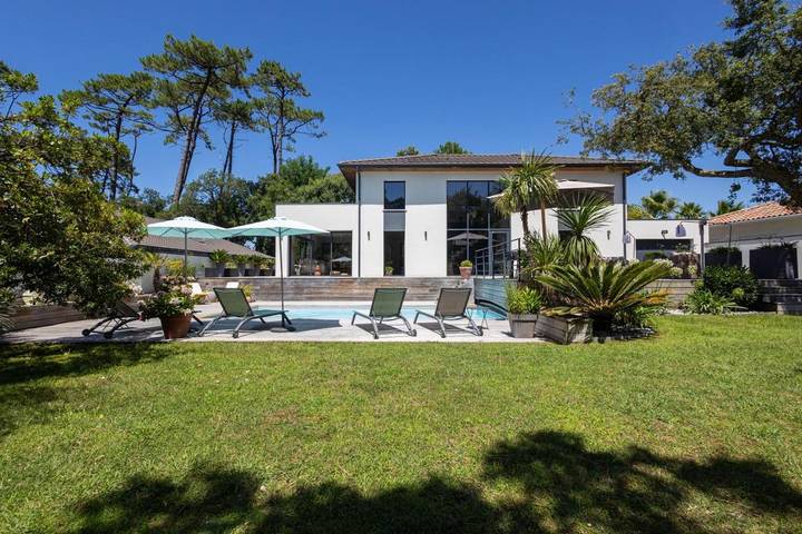 Villa pour 10 personnes, avec jardin ainsi que vue et piscine - 1