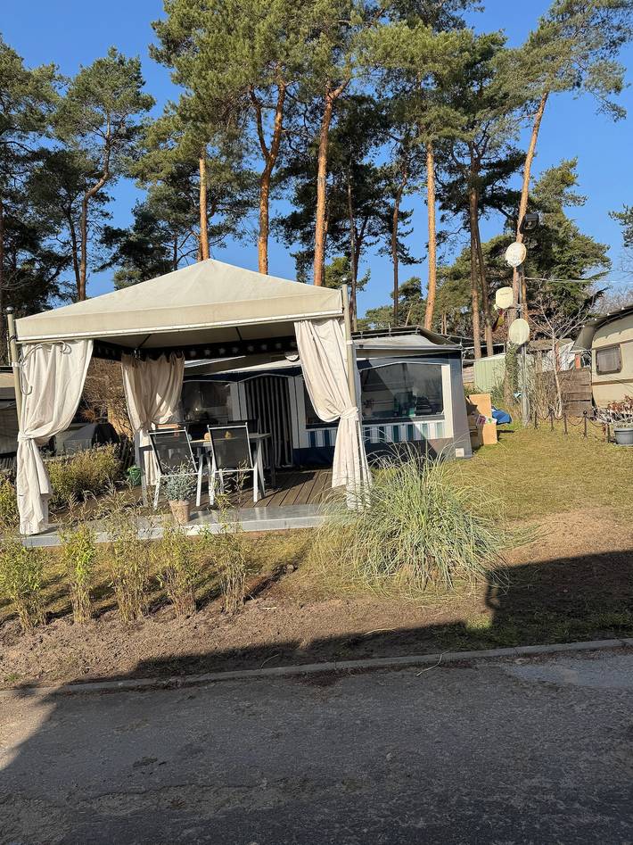Wohnwagen für 4 Personen, mit Seeblick und Garten, mit Haustier in Brandenburg an der Havel - 2