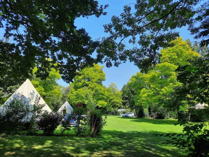 Location de vacances pour 4 personnes, avec vue ainsi que piscine et terrasse à Secondigny - 2