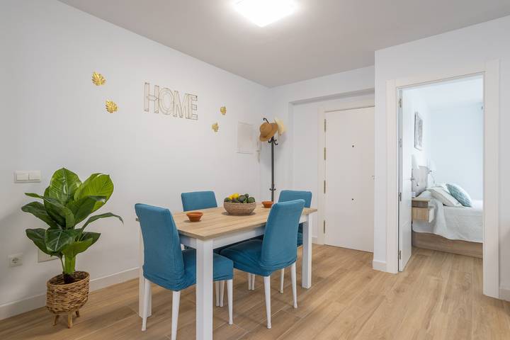 Appartement entier, Appartement « Molina » avec vue sur la montagne, terrasse et Wi-Fi in Nerja Centre, Nerja