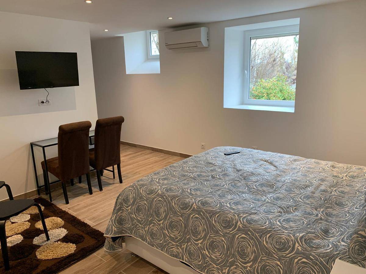 Appartement entier, Family Suite in Saint-Pierre-de-Bœuf, Parc Naturel Régional du Pilat
