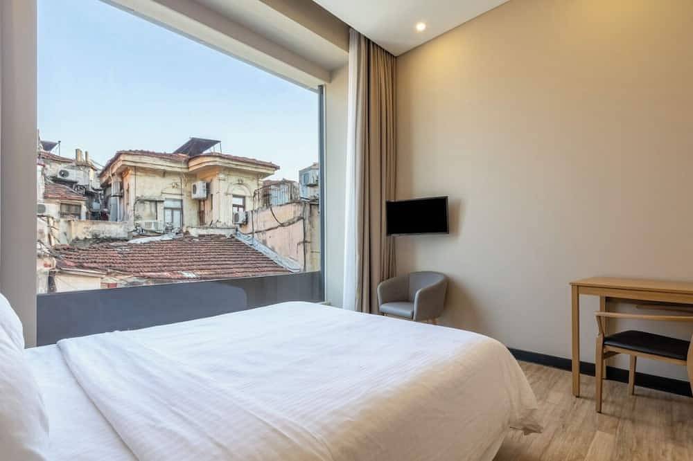 Spacious 5-bedroom hotel suites in terrific Istanbul with Wifi, Ac in Fatih, Istanbul