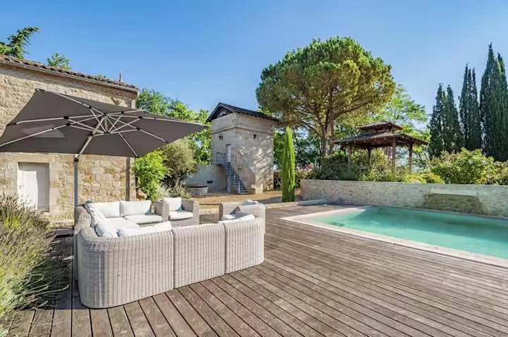 Villa with Private Pool in Gontaud-de-Nogaret, Région de Marmande