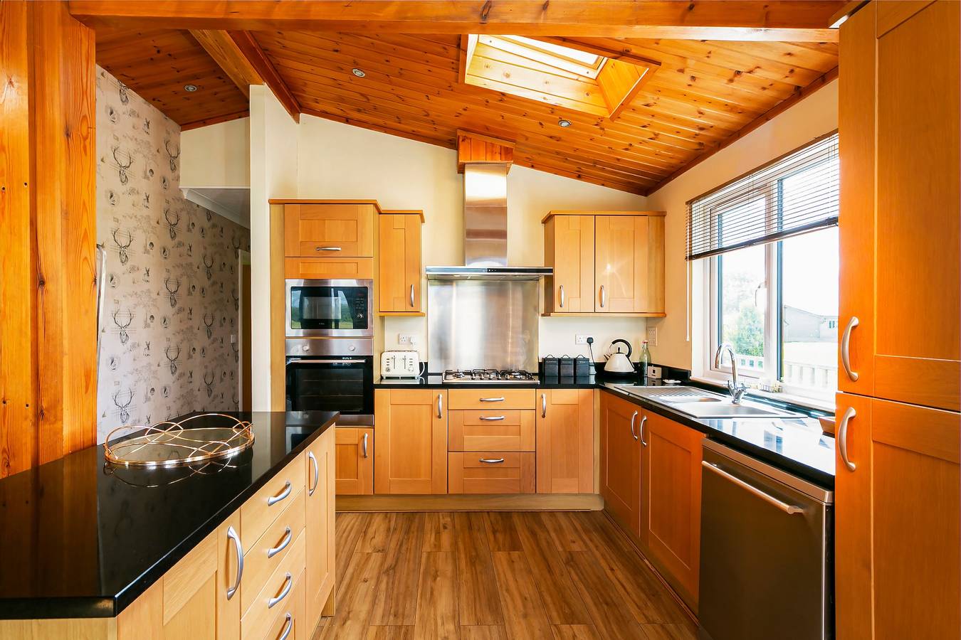 3-Bedroom Lodge- Pet Friendly- Hot Tub in Barmby Moor, East Riding of Yorkshire