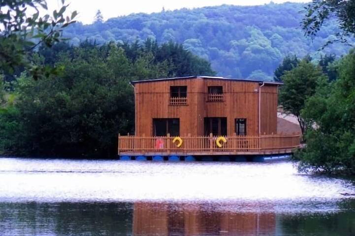 Gîte pour 8 personnes, avec Jacuzzi ainsi que Terrasse et Jardin