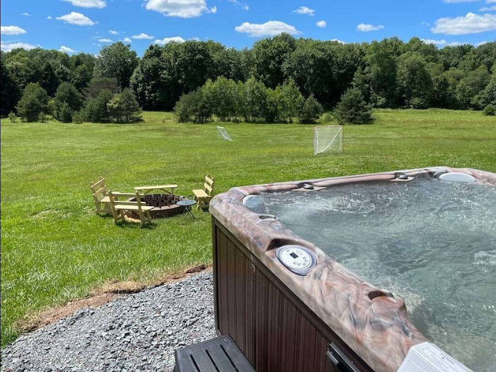 Private 22 Acres, Heated Pool Spa, Hot Tub, Game Room, Pool Table, Near Slopes in Blakeslee, Monroe County (PA)