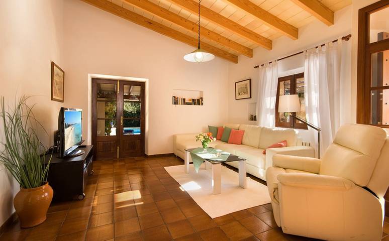 Villa "Llangana" mit Bergblick, privatem Pool und WLAN in Pollença, Mallorca Norden