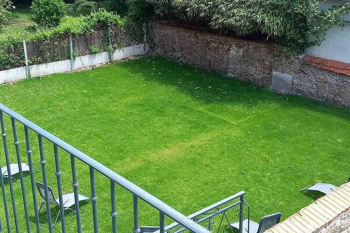 Gîte pour 4 personnes, avec jardin à Thizy-les-Bourgs - 3