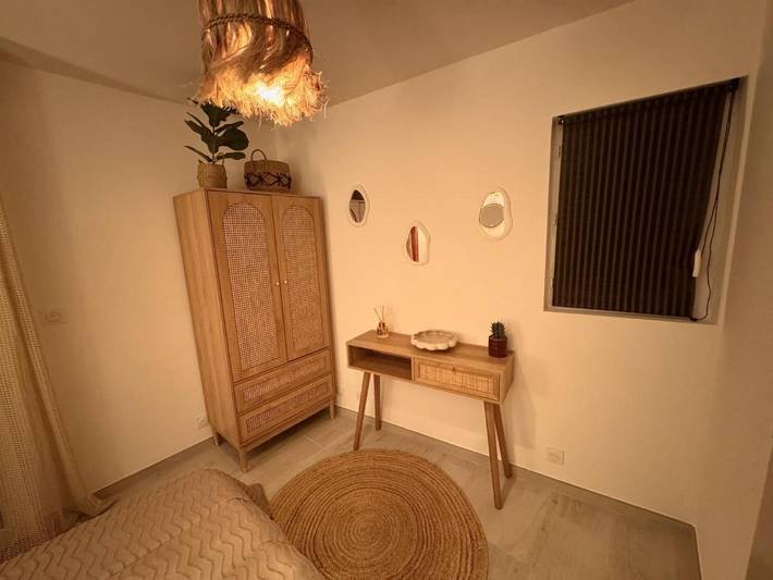 Location de vacances pour 3 personnes, avec Terrasse à Milhaud - 4